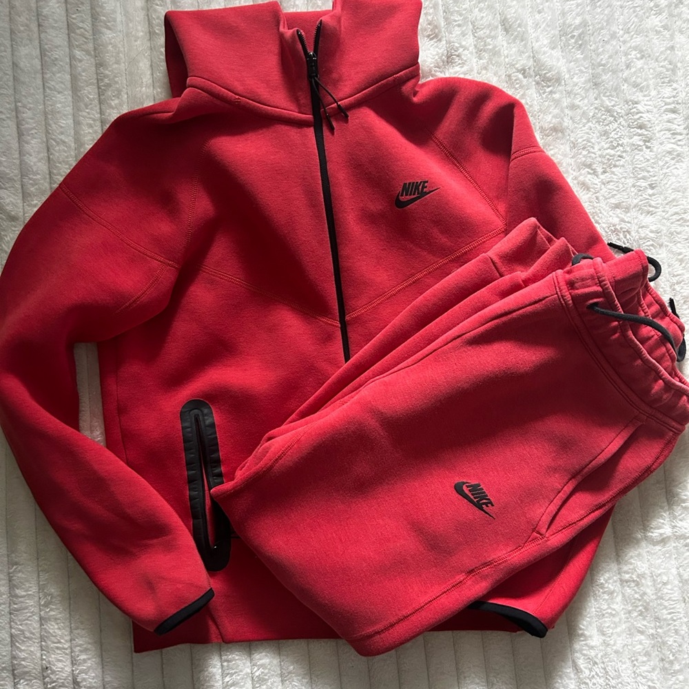 Red Nike tech